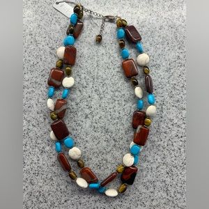 Western look necklace with turquoise, brown and beige stones!